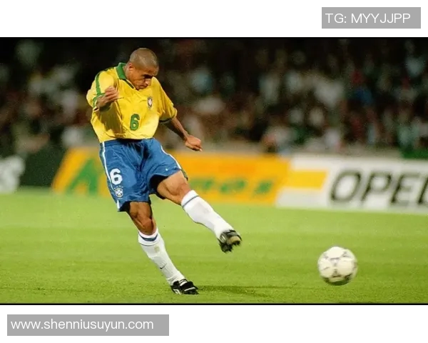 踢香蕉球技惊四座的足球明星：他的精准弧线如何征服球场